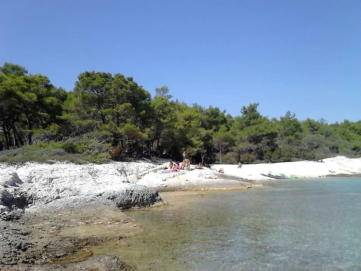 Eco Secluded Apartments Zabodarski Cunski Croatia
